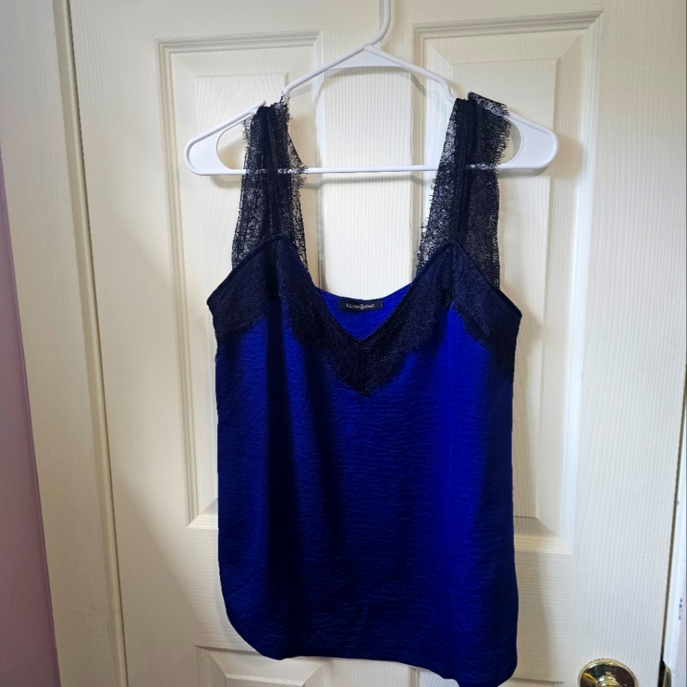 Sm blue sleeveless shirt with black lace